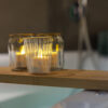 3 led kaarsjes van dorsetto in houder op plank boven bad