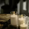 DORSETTO oplaadbare led kaarsen set. Zachte witte uitstraling in glas. Met takje op tafel. Brandtijd 105 uur